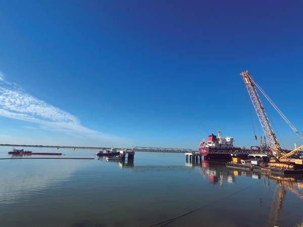 $!El Puerto de Huelva acoge un simulacro de vertido de un buque en el puerto exterior