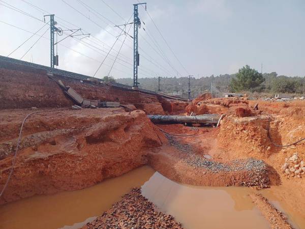 $!Las infraestructuras ferroviarias entre Valencia y Madrid se han visto muy afectadas por la DANA.