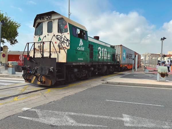 $!La Autoridad Portuaria de Valencia tiene previsto invertir más de 240 millones de euros en actuaciones ferroviarias. Foto J.C.P.