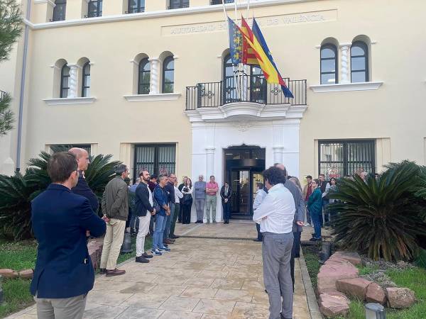 $!Minuto de silencio en la sede de la APV el jueves.