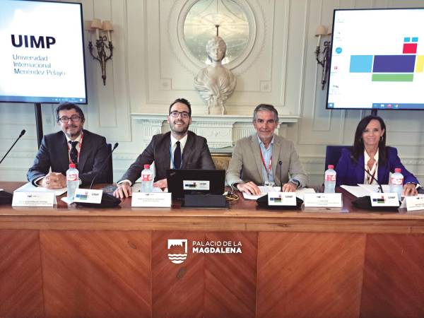 $!Desde la izquierda: Alvaro Rodriguez Dapena, presidente de Puertos del Estado; César Díaz, presidente de la Autoridad Portuaria de Santander; Pablo González, secretario general de la UIMP; Beatriz Corredor, presidenta de Redeia. Foto J.P.