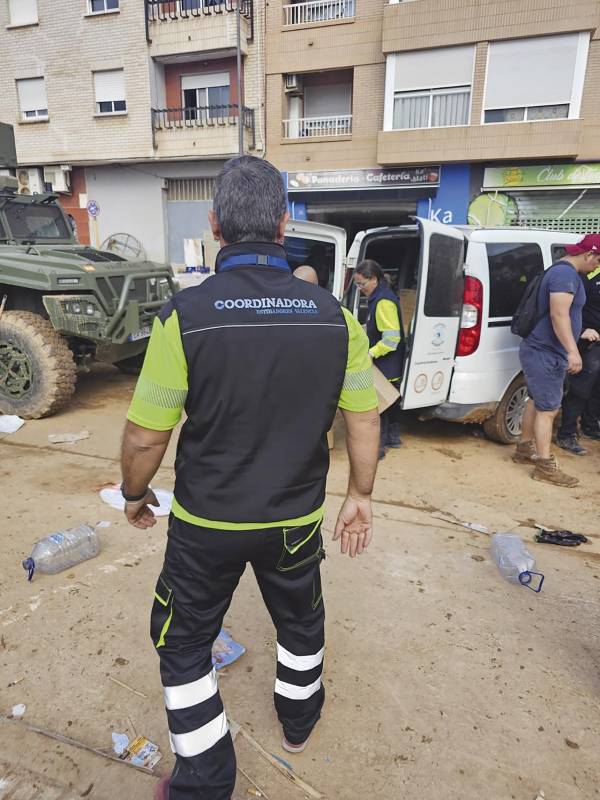 $!Coordinadora Solidaria Valencia ha logrado movilizar a entre 300 y 400 personas todos los días para trasladar material y alimentos.