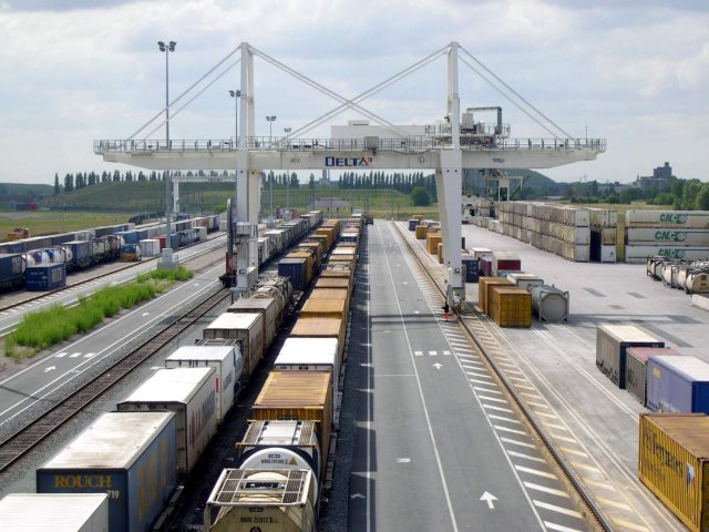 Tras 10.000 km a trav&eacute;s de siete pa&iacute;ses, los 41 contenedores llegaron a la terminal de Lille Dourges, en el norte de Francia.