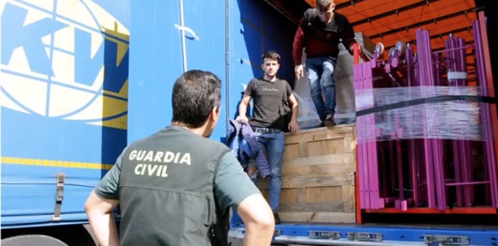 La Guardia Civil neutraliza a j&oacute;venes albaneses que trataban de viajar ilegalmente a Reino Unido desde el Puerto de Bilbao.