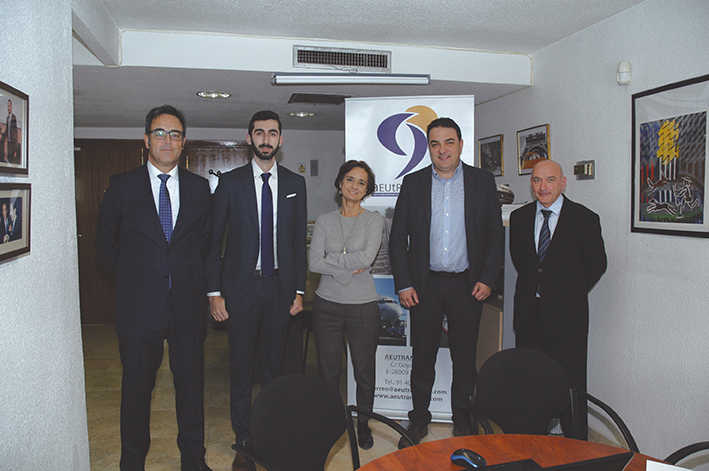 De izquierda a derecha: Gervasio Pereda y Guillermo Ortiz, de SETIR; Nuria Lacaci, de Aeutransmer; Julio Bartolom&eacute;, de TAISA Logistics; y Alejandro Silvestre, de WIDOIT.