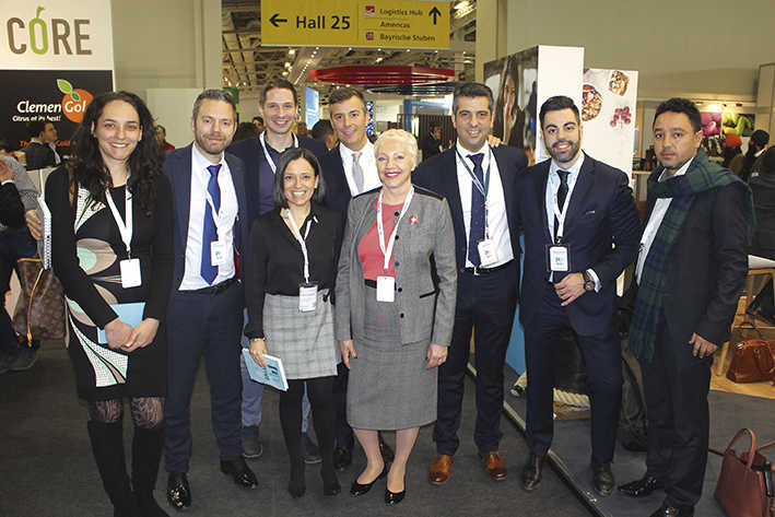 Jara Salor, gerente en Espa&ntilde;a y Portugal de Martico Reefer Solutions (tercera por la izquierda) lider&oacute; la representaci&oacute;n de Martico Valencia, con un total de cuatro profesionales que estuvieron acompa&ntilde;ados de representantes de Italia, Marruecos, Rusia y Polonia. Foto J.P.