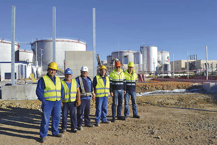 Equipo de APM Terminals en la obra en Isla Verde.