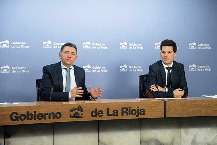 El consejero de Fomento y Pol&iacute;tica Territorial de La Rioja, Carlos Cuevas (izq.), y el director general de Obras P&uacute;blicas y Transportes, Carlos Y&eacute;cora.