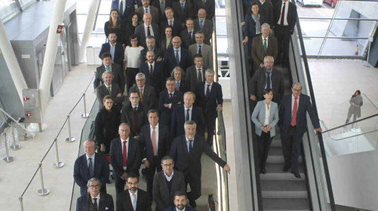 Una buena parte de los representantes de las 136 empresas y entidades asociadas a UniportBilbao se dio cita ayer en la Estaci&oacute;n Mar&iacute;tima de Getxo con ocasi&oacute;n de su Asamblea General. Foto J.P.