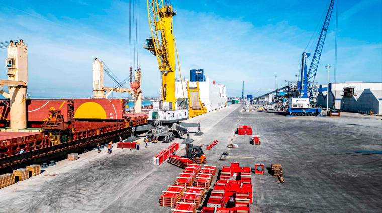 El puerto exterior de A Coruña se ha consolidado como la primera dársena de Galicia en volumen de toneladas.