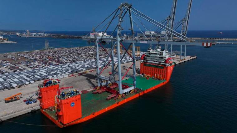 Las operaciones de carga de la grúa tuvieron lugar la pasada semana en el Puerto de Tarragona.