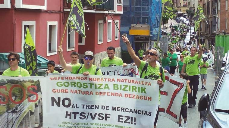La asociación vecinal Gorostiza Bizirik ha intensificado sus protestas contra la VSF y su paso por el barrio barakaldés.