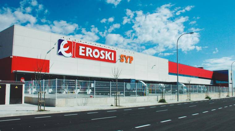 Eroski mejora el servicio a sus tiendas en Baleares, potenciando el servicio unitario, reduciendo los costes operativos asociados y mejorando la eficiencia y ergonomía de la plataforma.