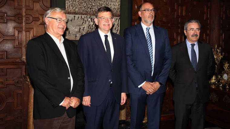 Juan Rib&oacute;, alcalde de Valencia; Ximo Puig, presidente de la Generalitat; el presidente de Telef&oacute;nica Espa&ntilde;a, Emilio Gayo, y el director general en la Comunidad Valenciana, Catalu&ntilde;a, Baleares y Regi&oacute;n de Murcia, Kim Faura.