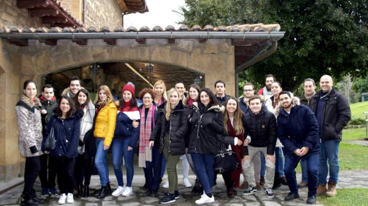 Petronor recibi&oacute; a los alumnos del M&aacute;ster de Gesti&oacute;n de Empresas Mar&iacute;timo Portuarias y Derecho Mar&iacute;timo de Deusto.