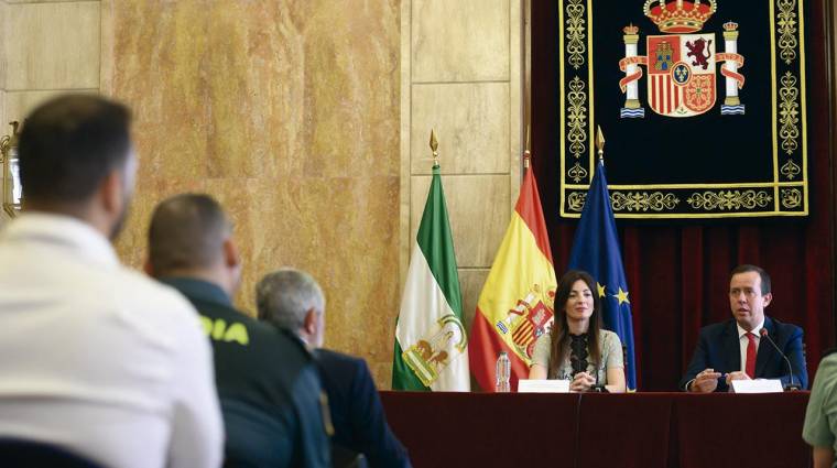 La presidenta de la Autoridad Portuaria de Almería, Rosario Soto, junto al subdelegado del Gobierno en Almería, José María Martín.