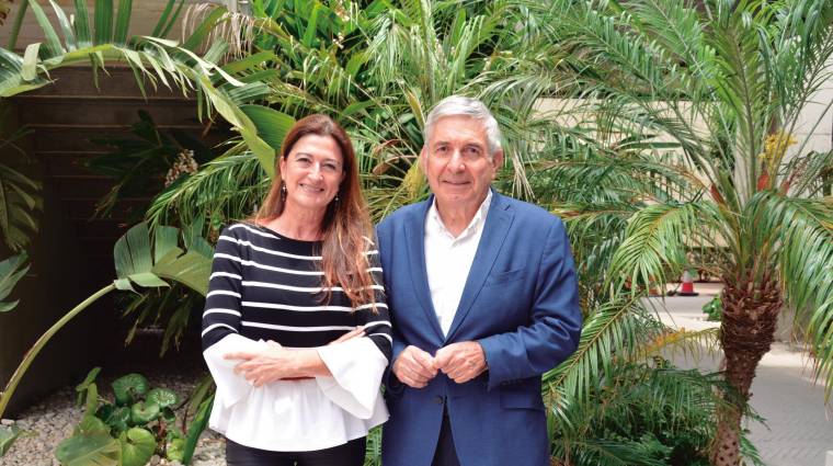 Ana Rumbeu, directora de Formación de la Fundación Valenciaport; y Vicent Esteban Chapapría, catedrático de Puertos y Costas de la UPV y director académico del Máster en Gestión Portuaria y Transporte Intermodal. Foto R. T.