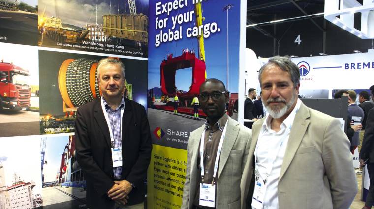 Óscar Santisteban, director de Project Cargo de Share Logistics Spain; Eric Sekanyana, de Share Projects en Róterdam; y Mike Jáuregui, Overseas Director de Share Logistic Spain. Foto J.P.