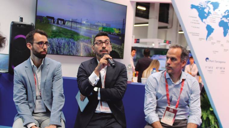 Albert Monclús, desarrollador de la plataforma eólica Hivewind; Juan Villarraga, Group Project Manager de Euroports y Alex Raventós, CEO de X1 Wind. Foto C.C.