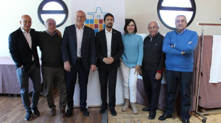 Miembros de la Junta directiva del CTM junto a Damià Calvet, presidente del Port de Barcelona.
