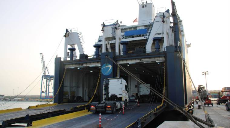 El buque “Saffet Bey” inauguró la nueva línea de Romeu y Cía desde el puerto de Alicante.