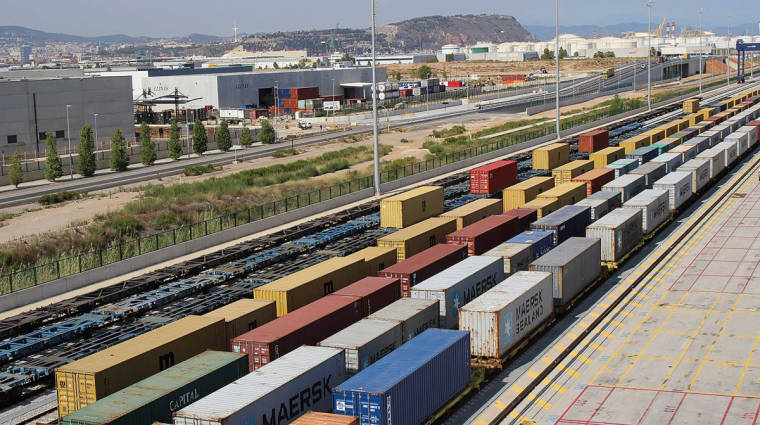 Terminal ferroviaria de BEST en el Puerto de Barcelona.