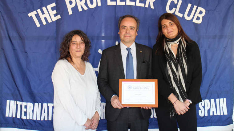 Judith Contel, secretaria del Propeller Club de Barcelona; Marc L&oacute;pez, branch manager de MPG Tr&aacute;nsitos, y M&oacute;nica Comas, vicepresidenta del club. Foto E. Garc&iacute;a.