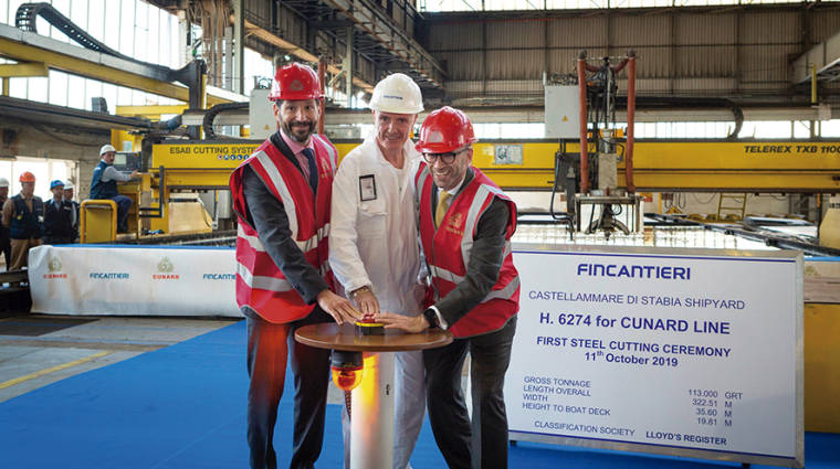 Josh Weinstein, presidente de Carnival UK; Gilberto Tobaldi, director del astillero de Fincantieri, y Simon Palethorpe, presidente de Cunard.