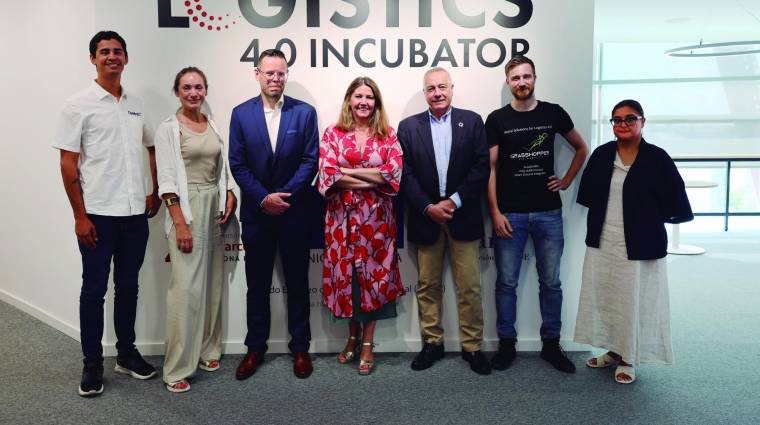 Esta mañana, el delegado especial del Estado en el CZFB, Pere Navarro, y la directora general del CZFB, Blanca Sorigué, han dado la bienvenida a las cuatro startups que se suman a Logistics Incubator 4.0