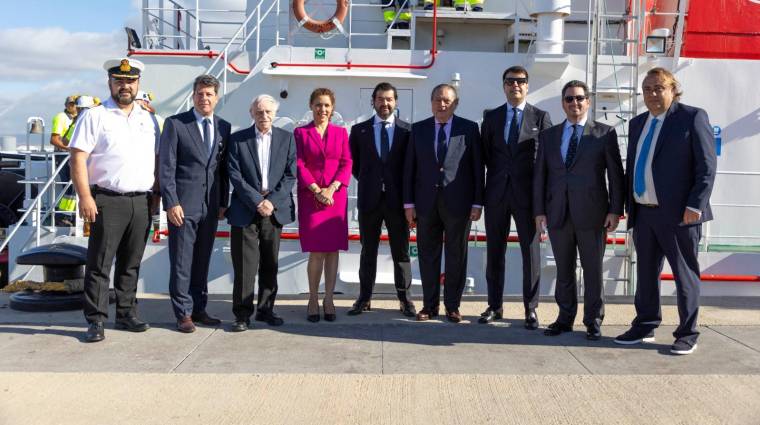 Representantes de Boluda Corporación Marítima y el Gobierno de Gibraltar durante la ceremonia.