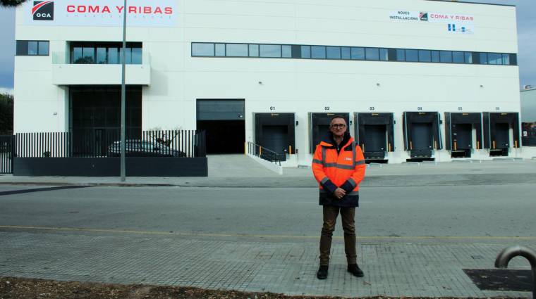 Ramón Margalef, director general de Coma y Ribas, frente a la plataforma logística de la compañía en la localidad de Parets. Foto J.P.M.