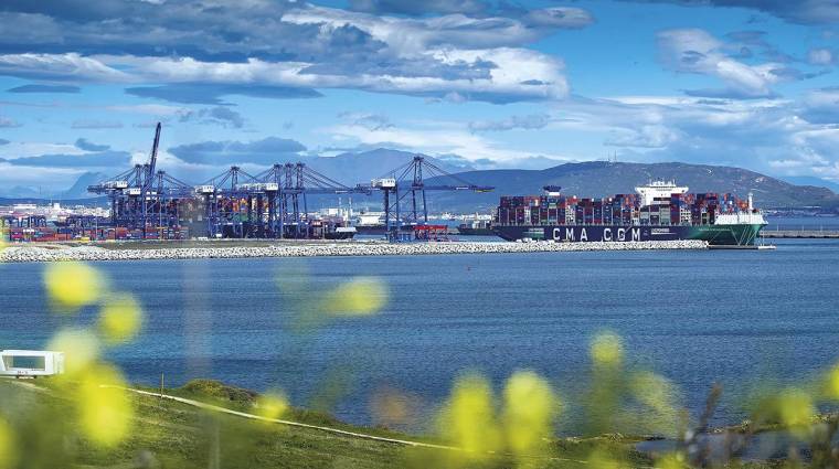 El tráfico de contenedores subió 8 décimas en el primer semestre en el Puerto de Algeciras.