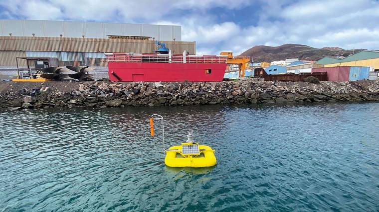 La boya ha sido instalada para detectar en tiempo real vertidos contaminantes.