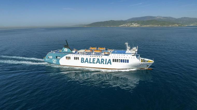 El buque “Dénia Ciutat Creativa” tiene capacidad de bodega para 440 vehículos y 1.850 metros lineales de carga rodada.