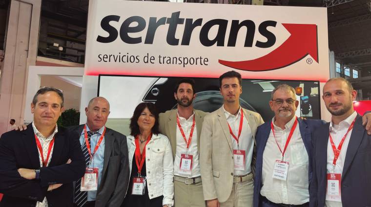 Rafael Quiles (a la izquierda), adjunto a Dirección de Sertrans, junto al equipo expositor. Foto J.C.S.