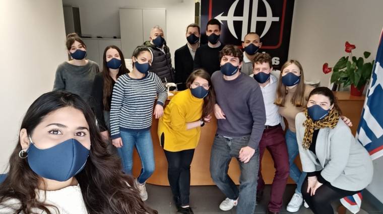 Glauc Fornes junto al equipo de la oficina de a.hartrodt Espa&ntilde;a en Barcelona.