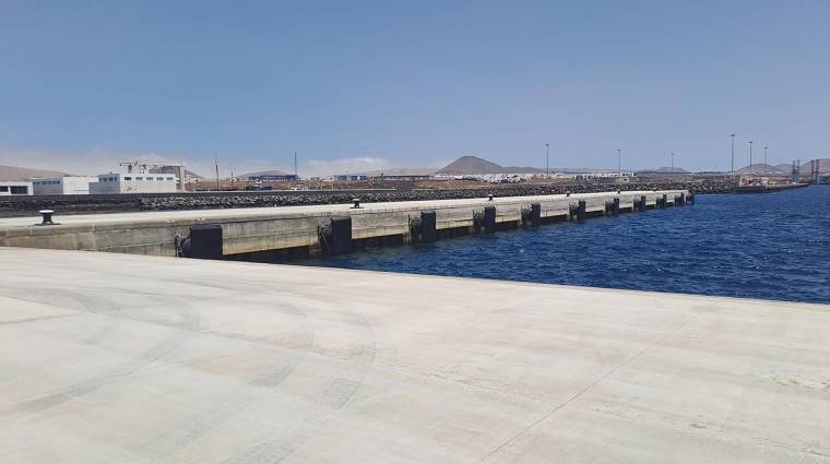 Los trabajos han consistido en la ampliación de línea de atraque del Muelle de Naos en 149,70 metros lineales.