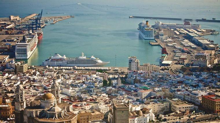 Cruceros en el Puerto de Cádiz.