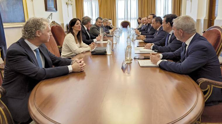 Las siete autoridades portuarias situadas en Andalucía han mantenido hoy una reunión con el consejero de Presidencia.