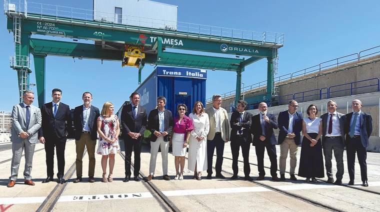 Autoridades presentes en la inauguración de la autopista ferroviaria Valencia-Madrid de Tramesa y Trans Italia. Foto J.C.P.