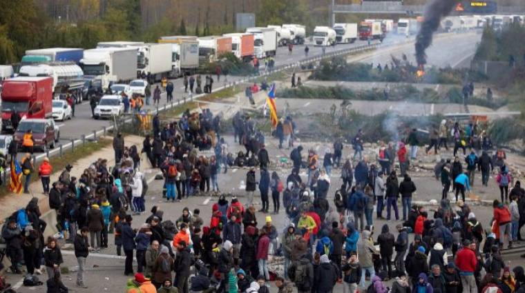 La AP-7 registr&oacute; bloqueos 10 d&iacute;as, algunos de los cuales se mantuvieron durante m&aacute;s de 30 horas. Foto CETM.