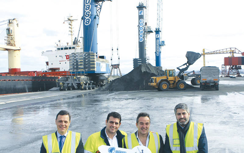 Cobasa refuerza la competitividad del Puerto de Santander con una nueva gr&uacute;a m&oacute;vil Liebherr