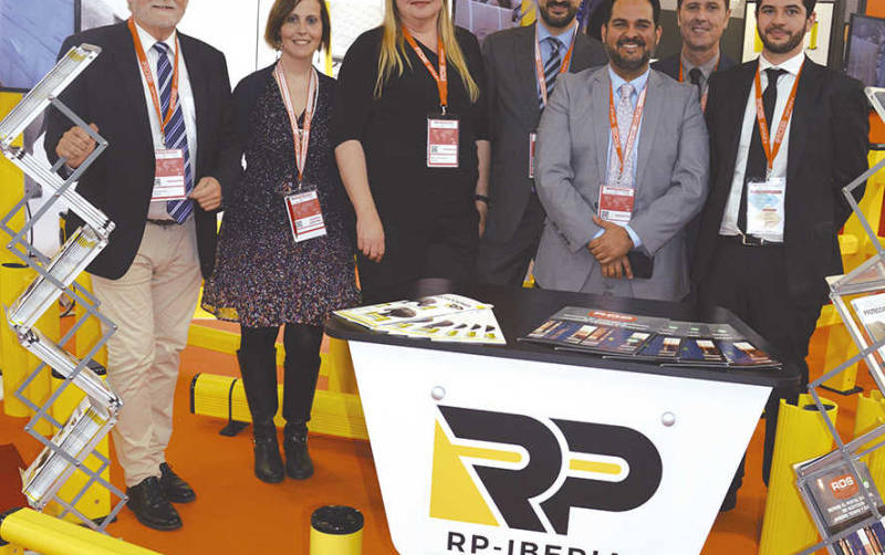 Leo Van Aken, Gilda Lomonte, Mar&iacute;a Erika Agren, D&aacute;maso Cabrera, Alexander Ruiz, Manel Giner y Sim&oacute;n Piallasse de Ros Iberia. Foto Magda Tatay.