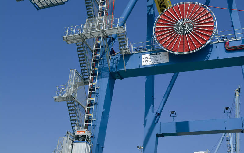 TMS avanza hacia una mayor eficiencia de la mano de Liebherr con una nueva gr&uacute;a STS