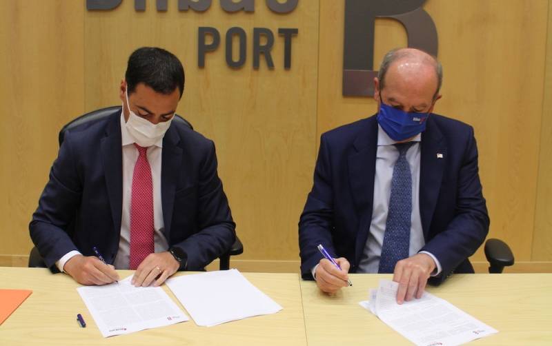 Ricardo Barkala, presidente de la AP de Bilbao (derecha), e Imanol Pradales, diputado foral de Infraestructuras y Desarrollo Territorial de Bizkaia. Foto J.P.