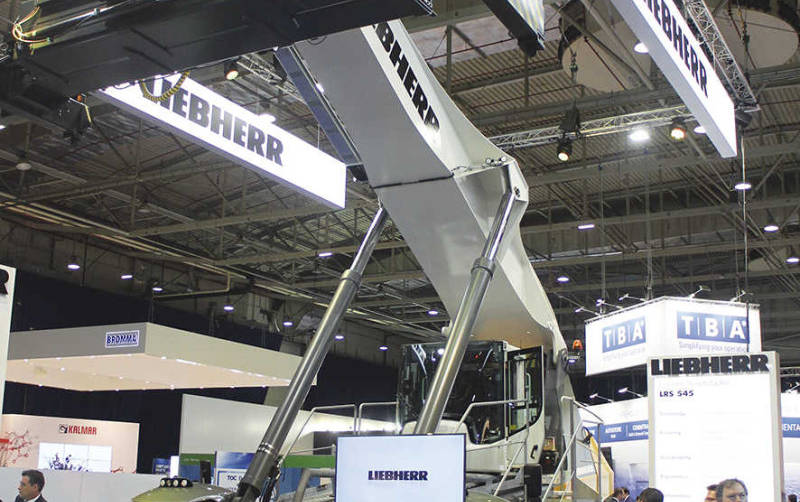 Liebherr ampl&iacute;a su gama de reachstackers con el lanzamiento del nuevo modelo LRS 545-35