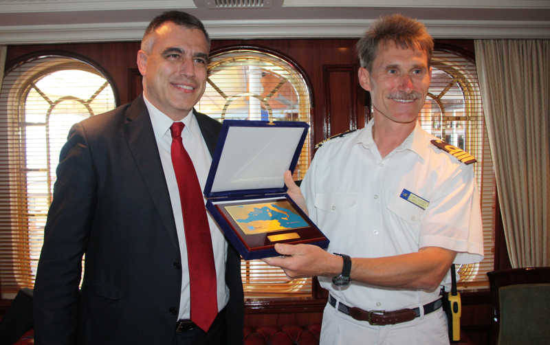 El &quot;Royal Clipper&quot; se estrena en el Puerto de Roses