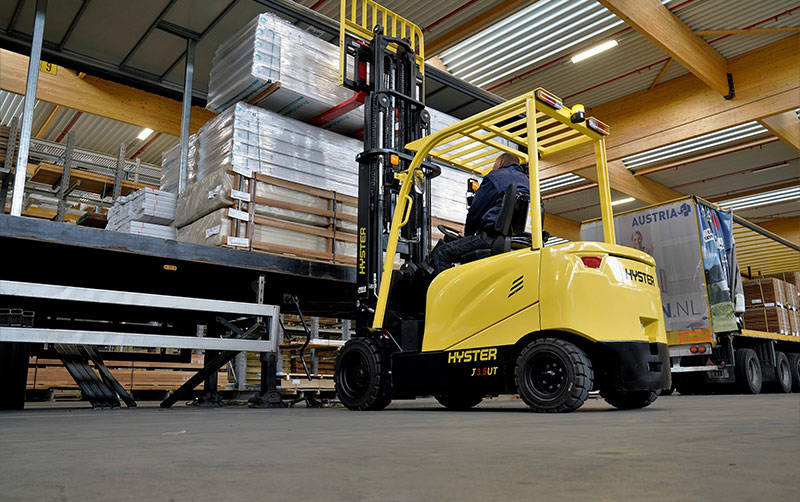 Hyster ampl&iacute;a su gama de carretillas el&eacute;ctricas