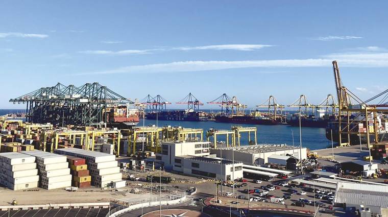 El Puerto de Valencia ha experimentado en los últimos meses un aumento de sus flujos de carga.