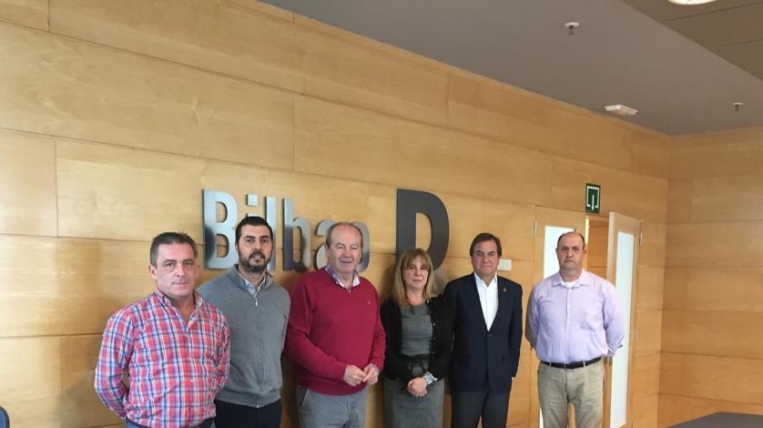 Desde la izquierda: Carmelo Gonz&aacute;lez (Asotrava); V&iacute;ctor Gonz&aacute;lez (Fenatport); Ricardo Barkala (APB); Amaia Mart&iacute;nez (Asotrava); Luis Gabiola (APB); Natxo De la Torre (Asotrava).